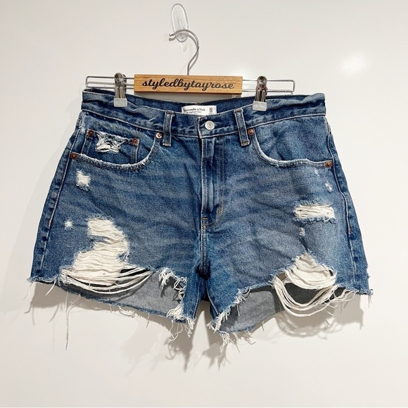 Abercrombie & Fitch Destroyed Mid Rise Boyfriend Cutoff Short - Picture 1 of 6